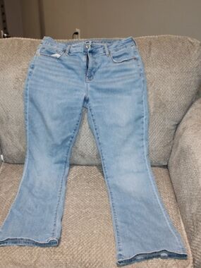 American Eagle Light Wash Women's Flared Jeans